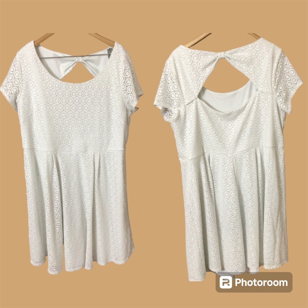 Maurice’s 3 (3X) White Lace Dress With Lining